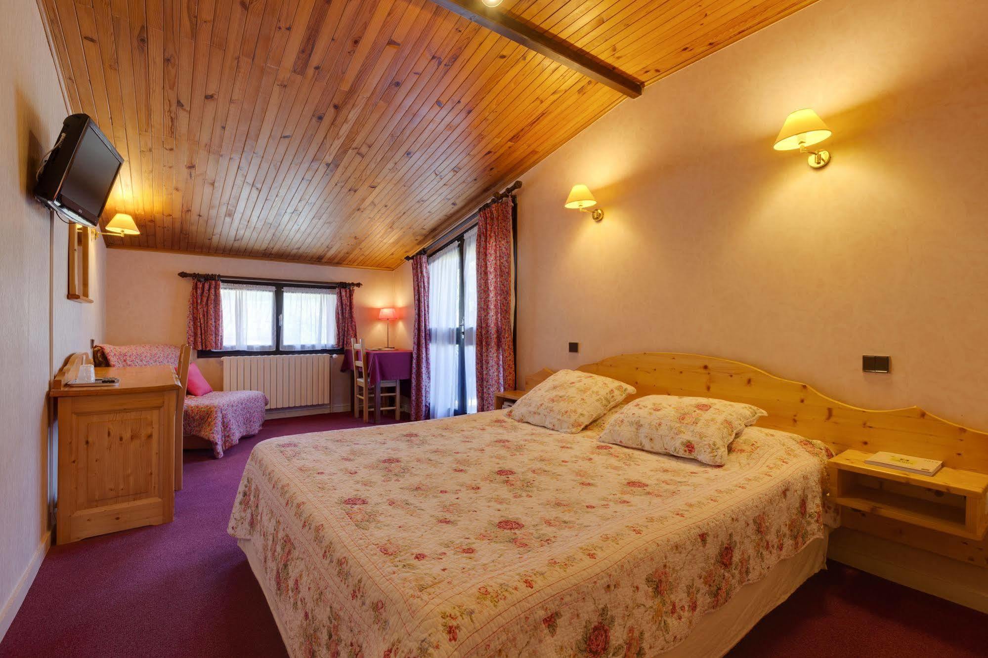 Hotel Logis Le Vernay 3*