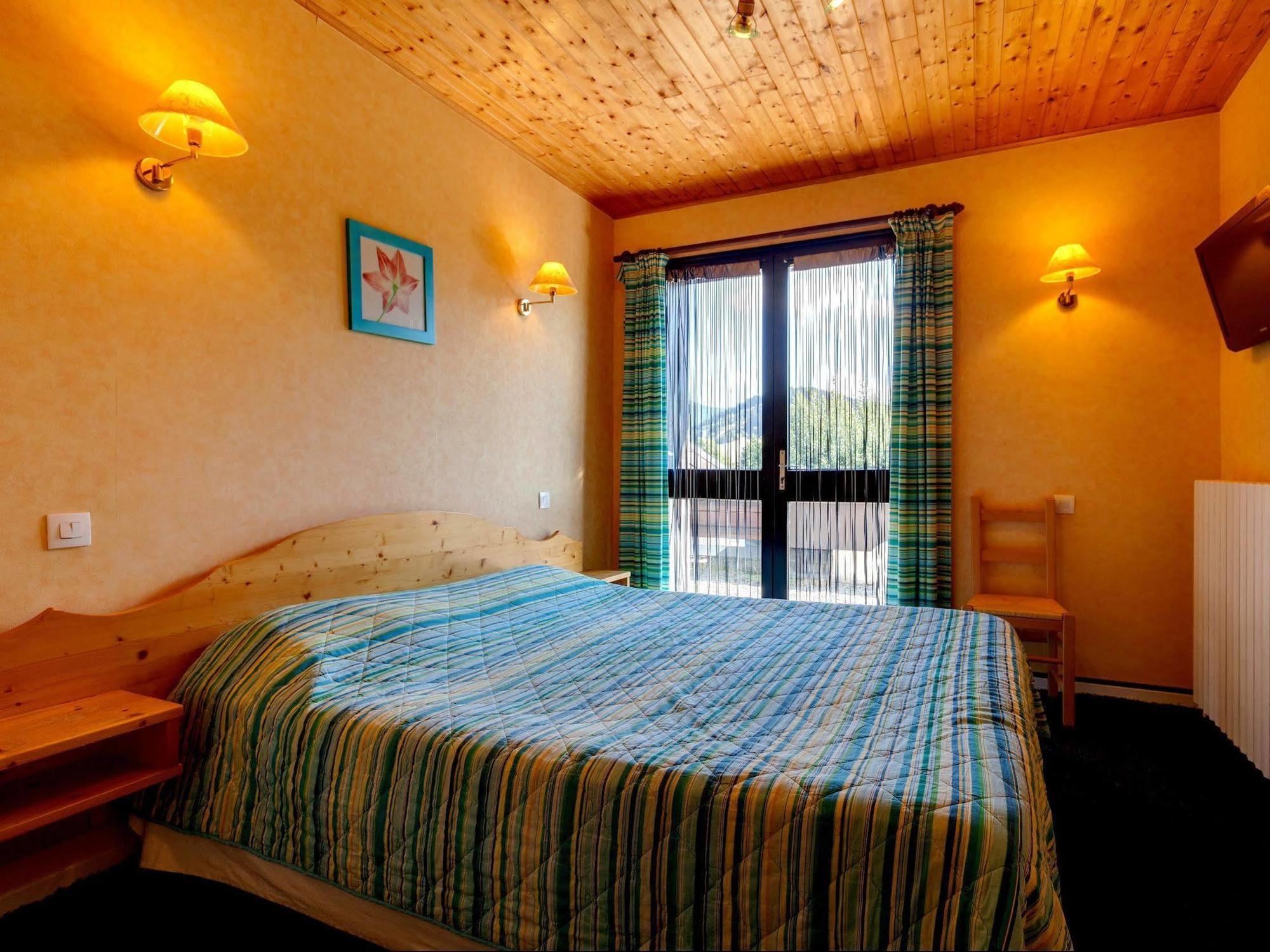 Logis Le Vernay Hotel 3*