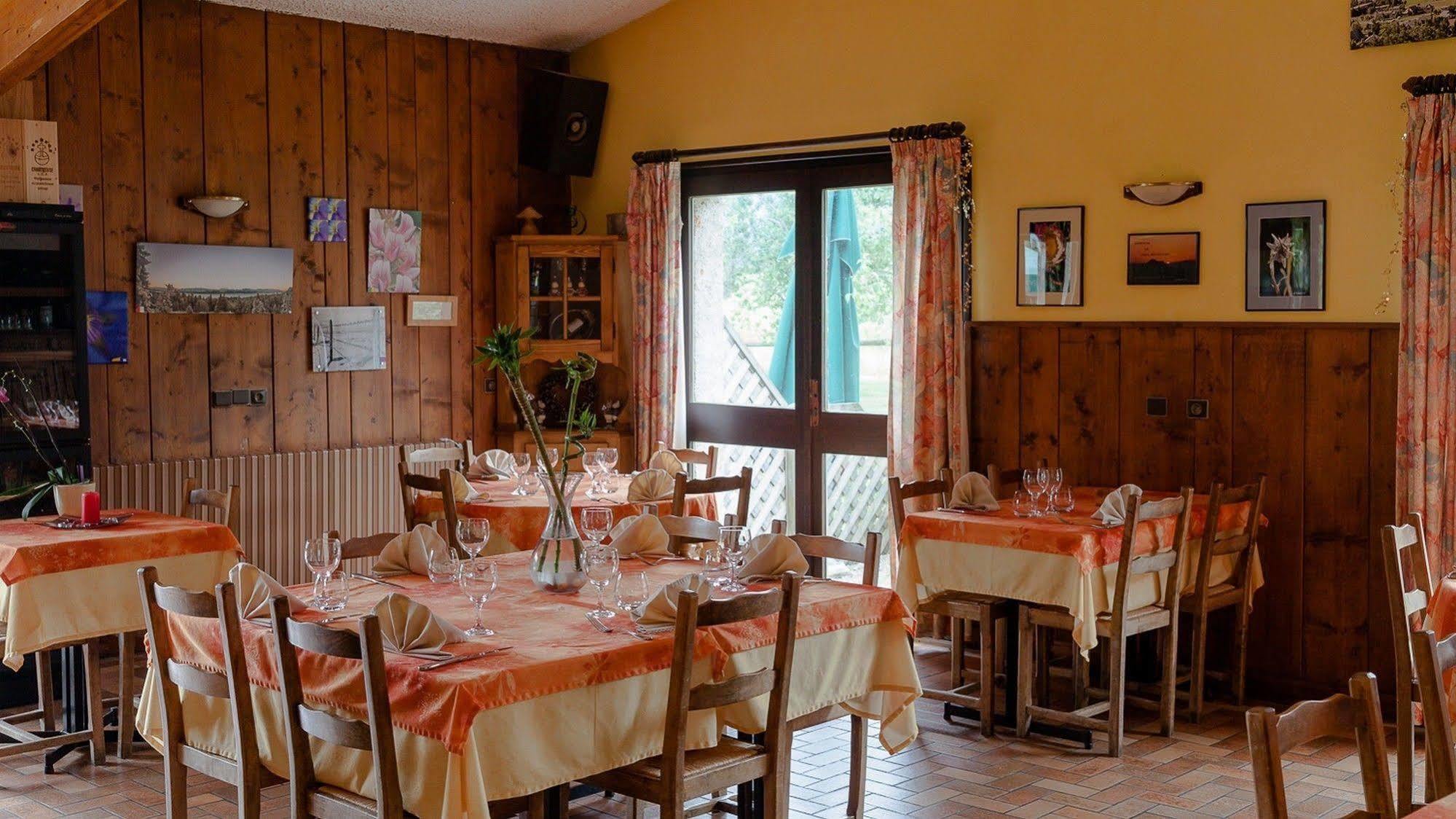 Logis Le Vernay Hotel 3*